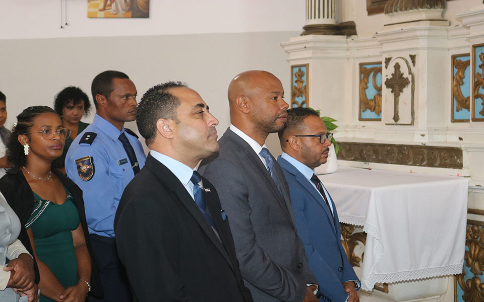 𝐒𝐄𝐒𝐒𝐀̃𝐎 𝐒𝐎𝐋𝐄𝐍𝐄